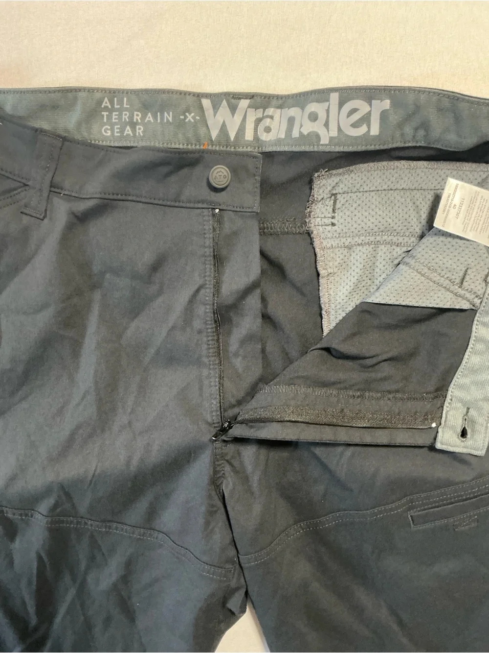 Wrangler Black Men's Cargo Shorts - All Terrain Gear size 40
